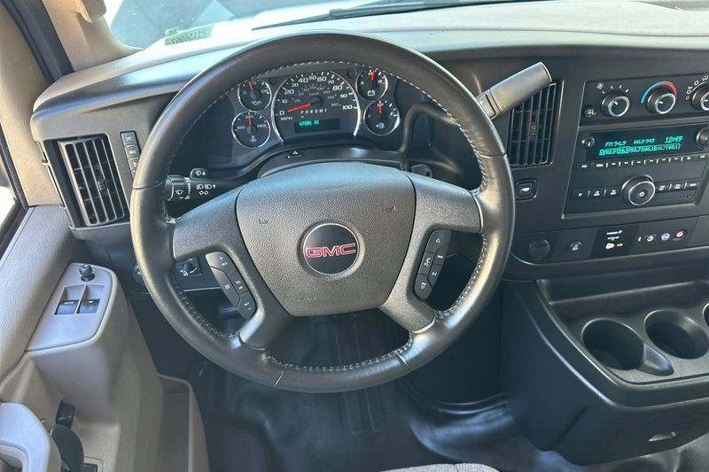 GMC Savana Cargo Van Vehicle Full-screen Gallery Image 14