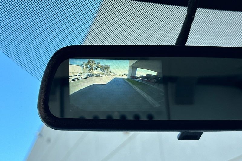 GMC Savana Cargo Van Vehicle Full-screen Gallery Image 19