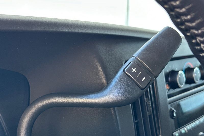 GMC Savana Cargo Van Vehicle Full-screen Gallery Image 21