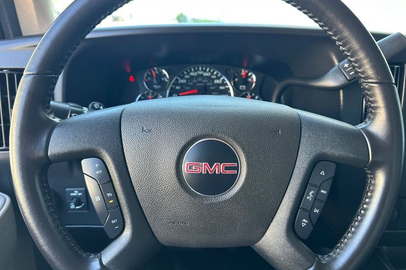 GMC Savana Cargo Van Vehicle Full-screen Gallery Image 22