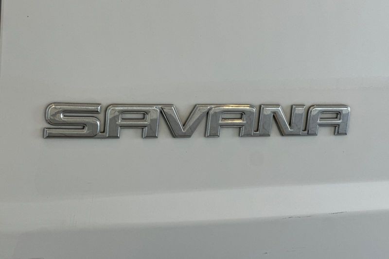 GMC Savana Cargo Van Vehicle Full-screen Gallery Image 26