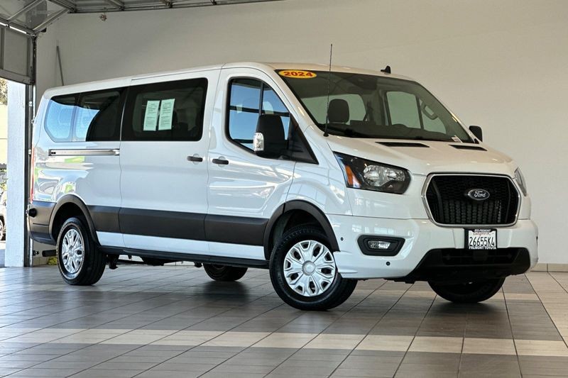 Ford Transit Passenger Wagon Vehicle Full-screen Gallery Image 02