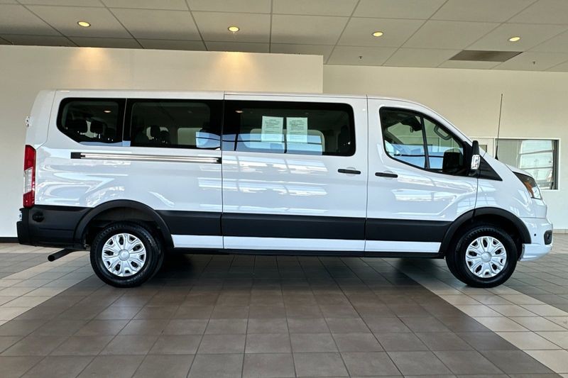 Ford Transit Passenger Wagon Vehicle Full-screen Gallery Image 03