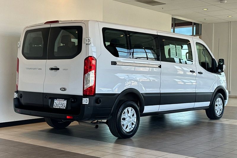 Ford Transit Passenger Wagon Vehicle Full-screen Gallery Image 04