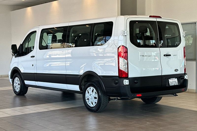 Ford Transit Passenger Wagon Vehicle Full-screen Gallery Image 06