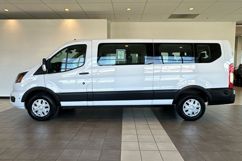 Ford Transit Passenger Wagon Vehicle Full-screen Gallery Image 07