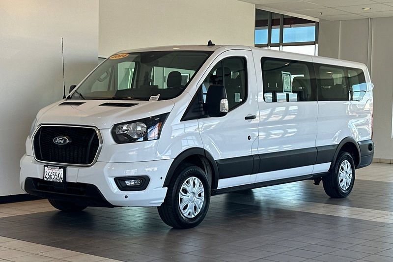 Ford Transit Passenger Wagon Vehicle Full-screen Gallery Image 08