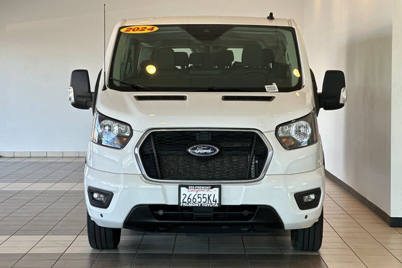 Ford Transit Passenger Wagon Vehicle Full-screen Gallery Image 09