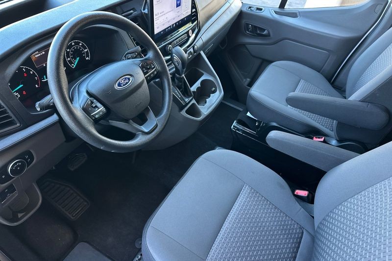 Ford Transit Passenger Wagon Vehicle Full-screen Gallery Image 10