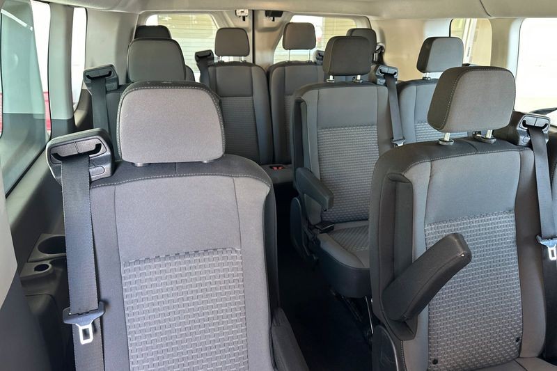 Ford Transit Passenger Wagon Vehicle Full-screen Gallery Image 15