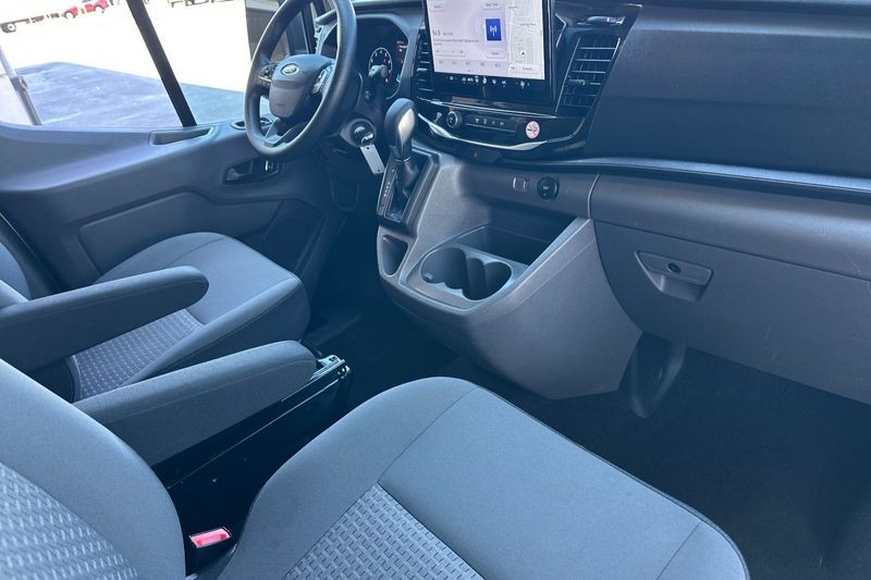 Ford Transit Passenger Wagon Vehicle Full-screen Gallery Image 17