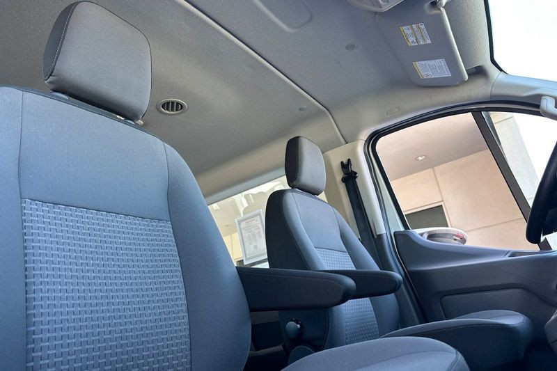 Ford Transit Passenger Wagon Vehicle Full-screen Gallery Image 18