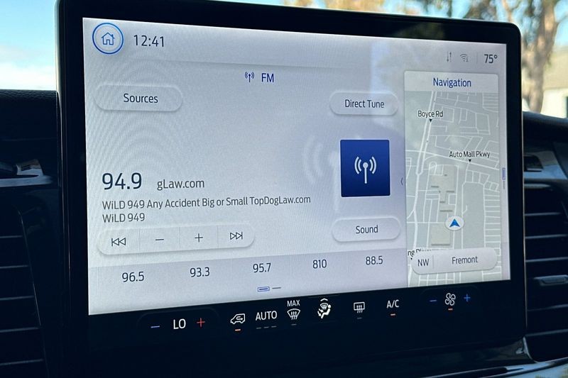 Ford Transit Passenger Wagon Vehicle Full-screen Gallery Image 19