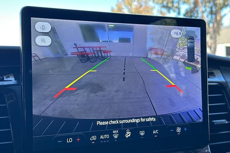 Ford Transit Passenger Wagon Vehicle Full-screen Gallery Image 21