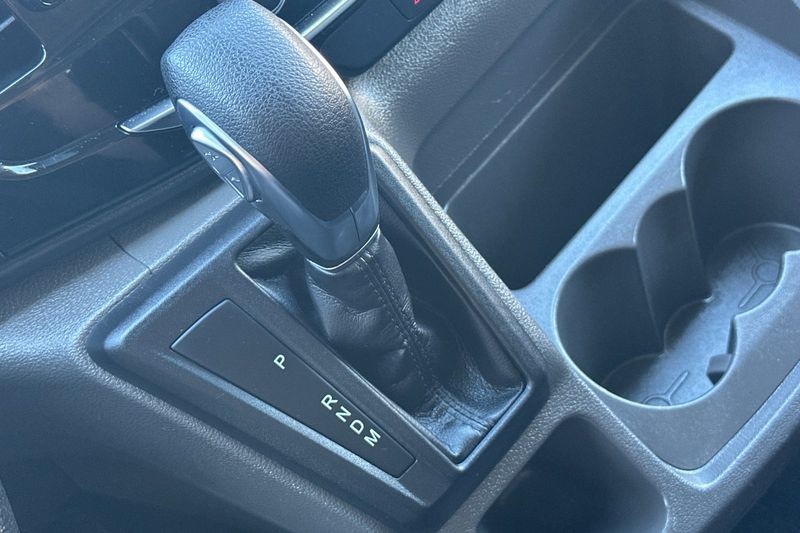 Ford Transit Passenger Wagon Vehicle Full-screen Gallery Image 23