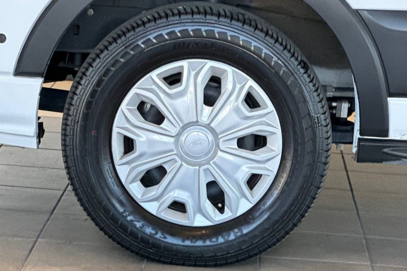 Ford Transit Passenger Wagon Vehicle Full-screen Gallery Image 27