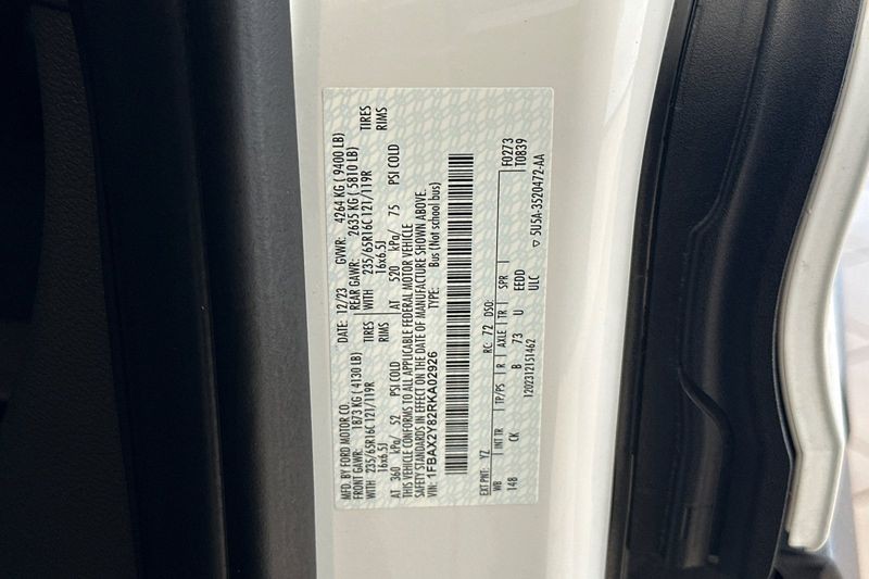 Ford Transit Passenger Wagon Vehicle Full-screen Gallery Image 29