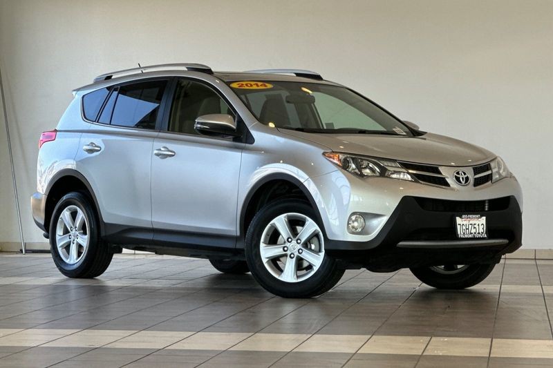 Toyota RAV4 Vehicle Full-screen Gallery Image 02