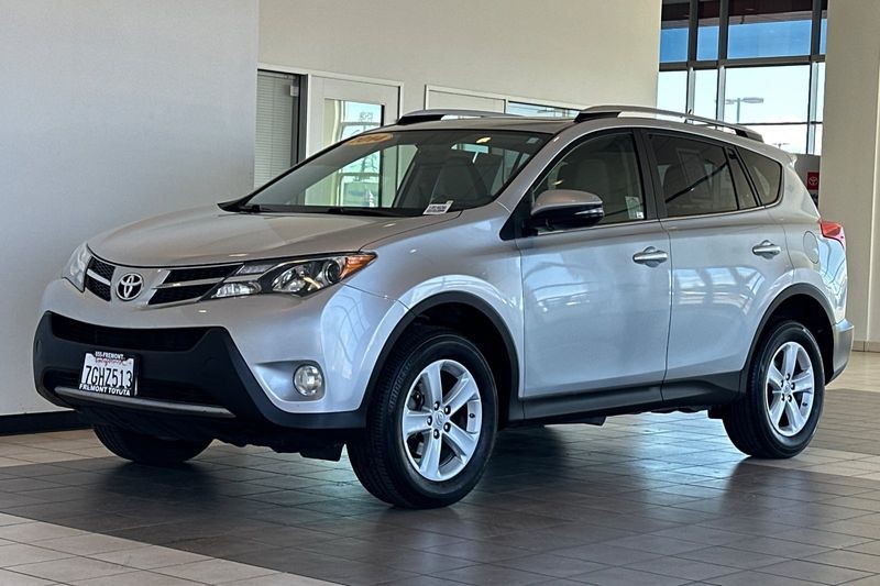 Toyota RAV4 Vehicle Full-screen Gallery Image 08