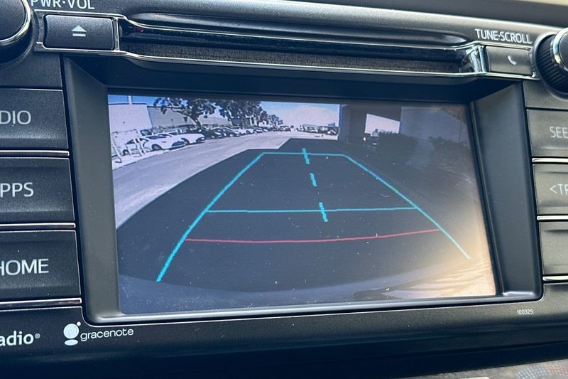 Toyota RAV4 Vehicle Full-screen Gallery Image 19