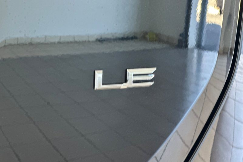 Toyota RAV4 Vehicle Full-screen Gallery Image 07