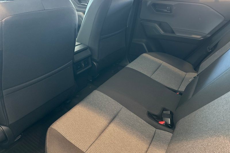 Toyota RAV4 Vehicle Full-screen Gallery Image 10