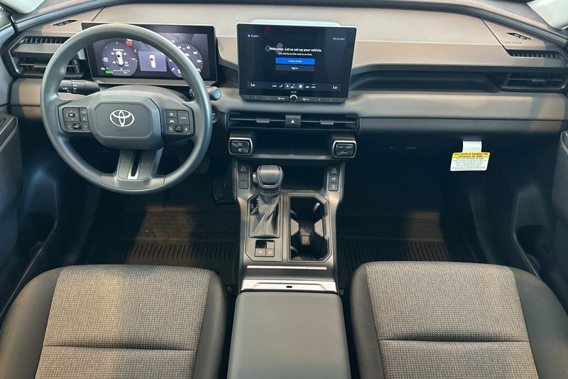 Toyota RAV4 Vehicle Full-screen Gallery Image 11
