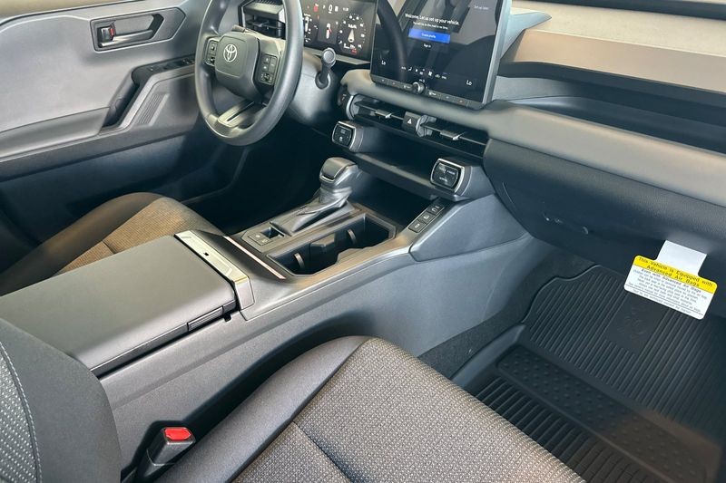 Toyota RAV4 Vehicle Full-screen Gallery Image 14