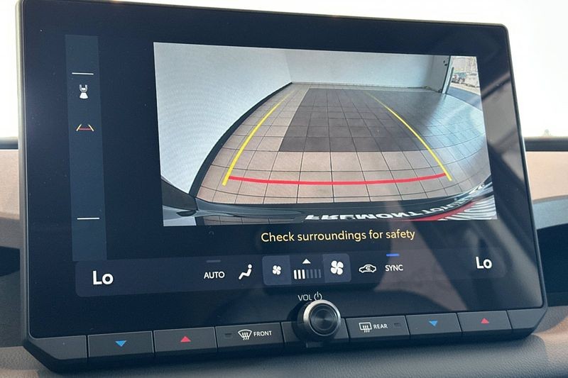 Toyota RAV4 Vehicle Full-screen Gallery Image 18