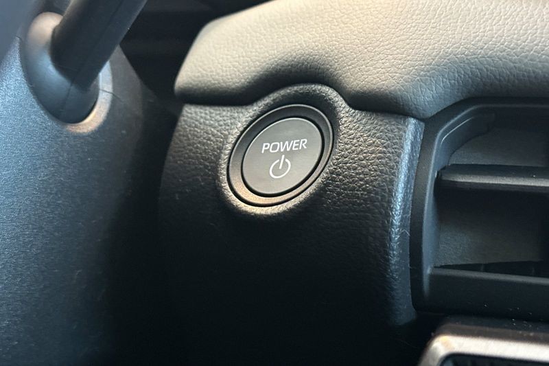 Toyota RAV4 Vehicle Full-screen Gallery Image 21