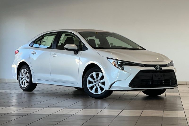 Toyota Corolla Hybrid Vehicle Full-screen Gallery Image 02