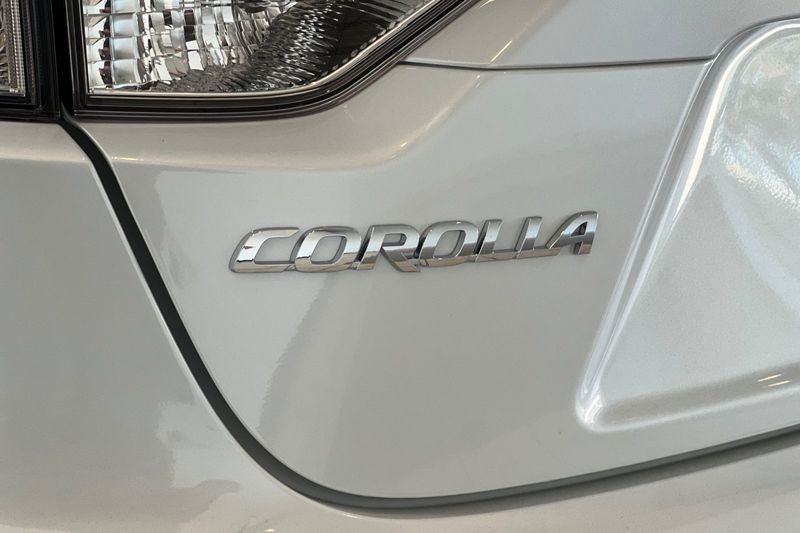 Toyota Corolla Hybrid Vehicle Full-screen Gallery Image 07