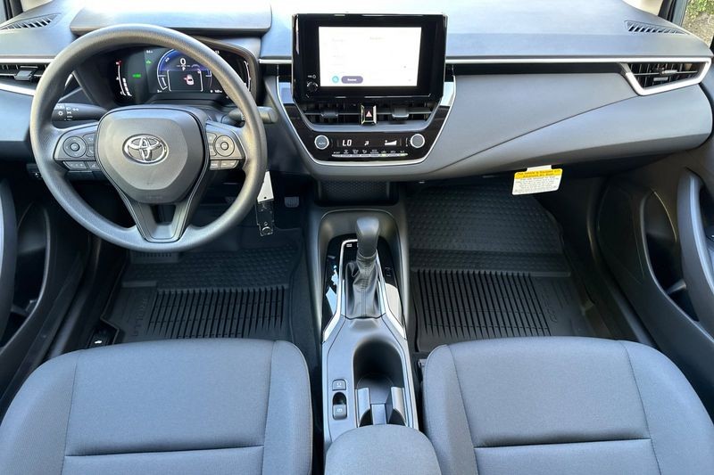 Toyota Corolla Hybrid Vehicle Full-screen Gallery Image 11