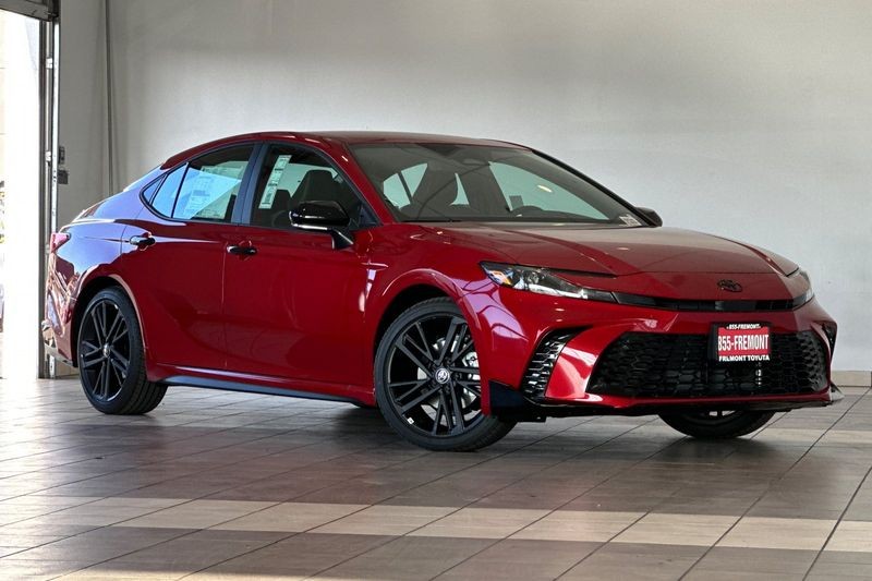 Toyota Camry Vehicle Full-screen Gallery Image 02