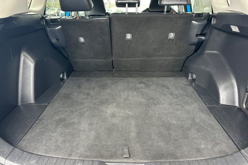 Toyota RAV4 Vehicle Full-screen Gallery Image 15