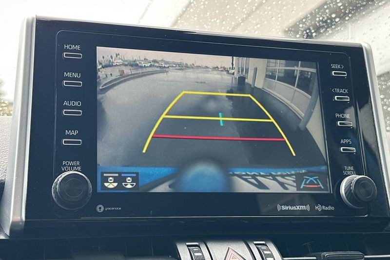 Toyota RAV4 Vehicle Full-screen Gallery Image 19