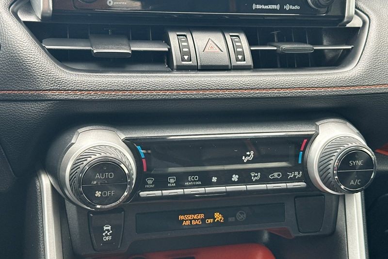 Toyota RAV4 Vehicle Full-screen Gallery Image 20