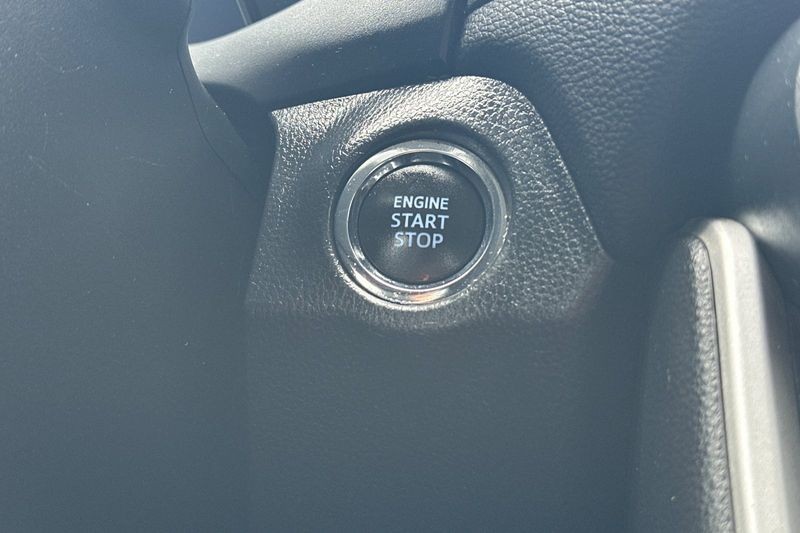 Toyota RAV4 Vehicle Full-screen Gallery Image 22