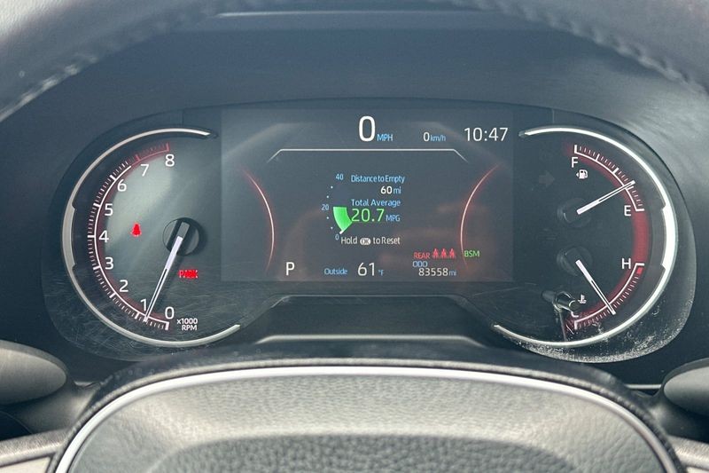 Toyota RAV4 Vehicle Full-screen Gallery Image 24