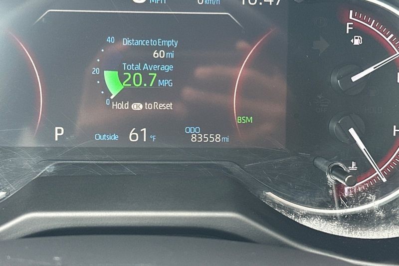 Toyota RAV4 Vehicle Full-screen Gallery Image 25