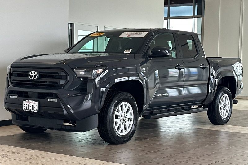 Toyota Tacoma 4WD Vehicle Full-screen Gallery Image 08