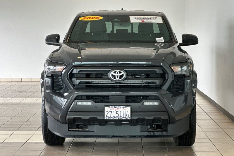 Toyota Tacoma 4WD Vehicle Full-screen Gallery Image 09