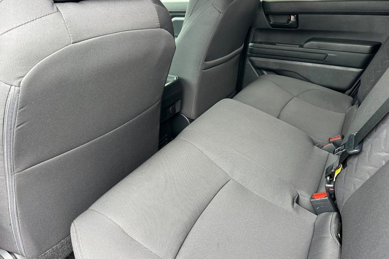 Toyota Tacoma 4WD Vehicle Full-screen Gallery Image 12