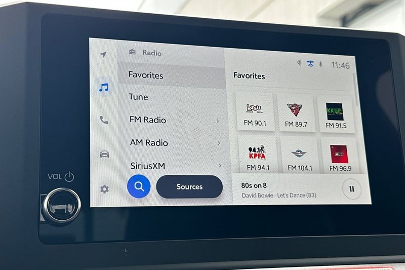 Toyota Tacoma 4WD Vehicle Full-screen Gallery Image 17