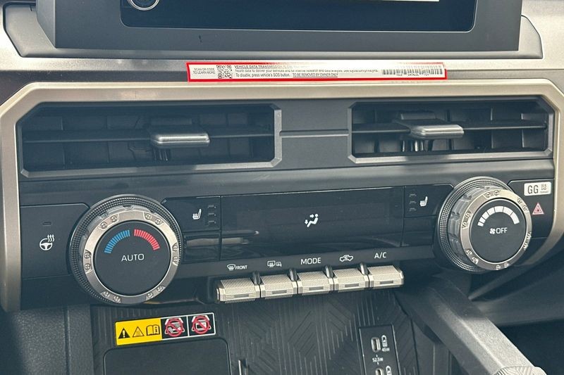 Toyota Tacoma 4WD Vehicle Full-screen Gallery Image 20