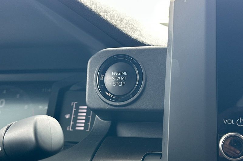 Toyota Tacoma 4WD Vehicle Full-screen Gallery Image 22