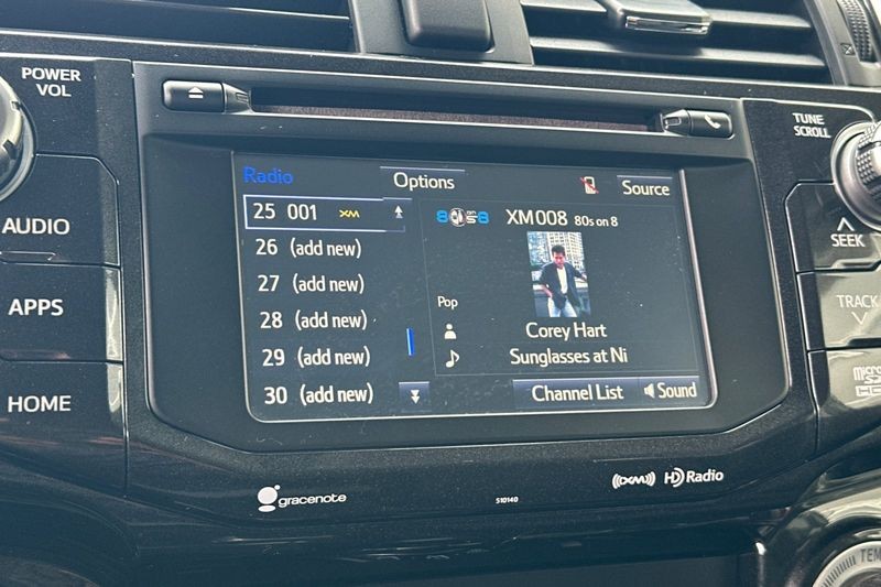 Toyota 4Runner Vehicle Full-screen Gallery Image 18