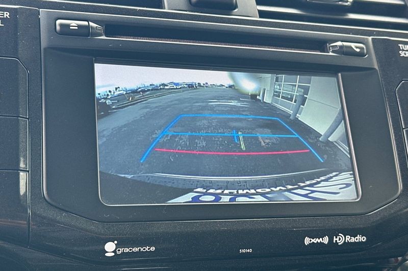 Toyota 4Runner Vehicle Full-screen Gallery Image 19