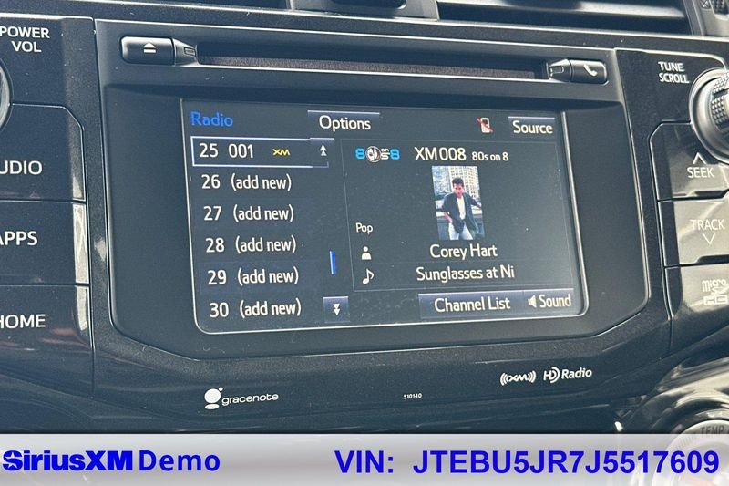 Toyota 4Runner Vehicle Full-screen Gallery Image 27