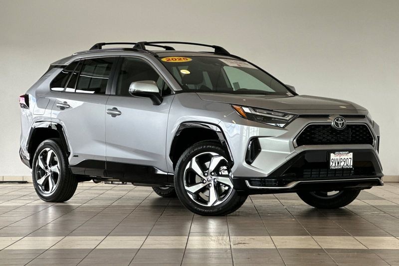 Toyota RAV4 Plug-In Hybrid Vehicle Full-screen Gallery Image 02